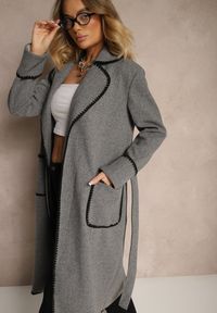 Renee - Szary Płaszcz Szlafrokowy z Wiązanym Paskiem Zdobiony Przeszyciami Enamia. Okazja: na co dzień. Kolor: szary. Materiał: jeans. Długość rękawa: długi rękaw. Długość: długie. Wzór: aplikacja. Styl: casual, elegancki