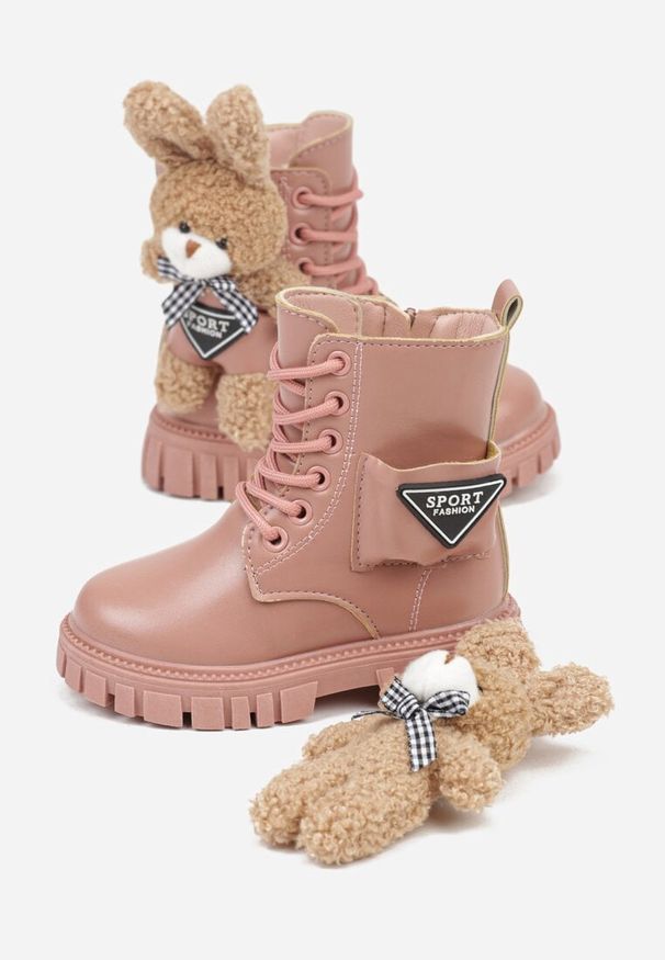 Born2be - Różowe Botki Typu Workery z Królikiem 3D Zozrise. Okazja: na co dzień. Kolor: różowy. Materiał: jeans. Styl: casual