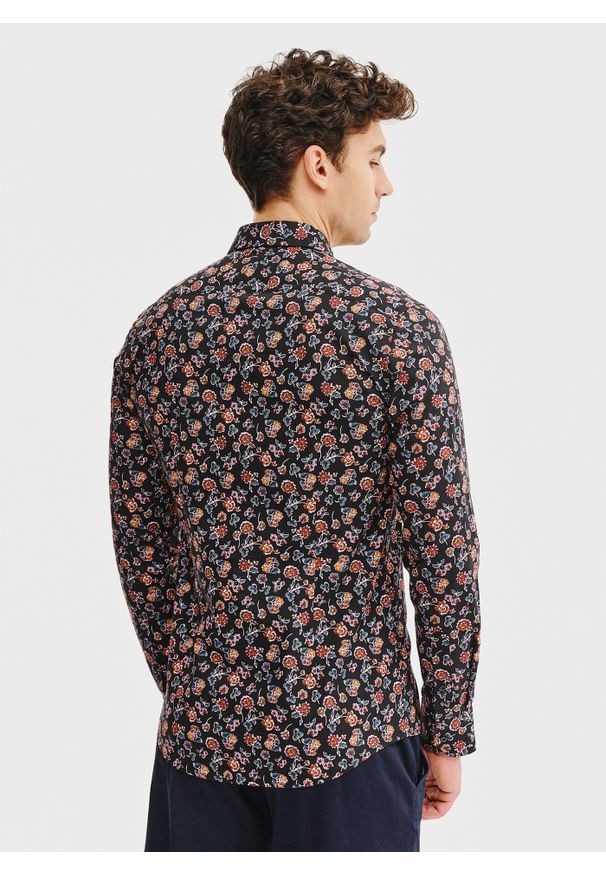 Pako Lorente - PAKO LORENTE – Czarna koszula męska w kwiaty. Kolor: czarny. Materiał: elastan, bawełna. Długość rękawa: długi rękaw. Długość: długie. Wzór: kwiaty