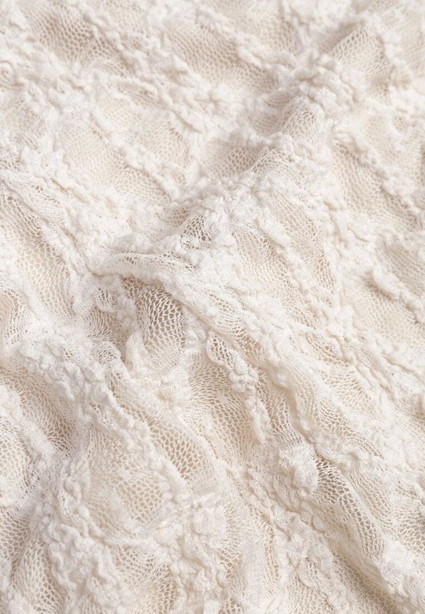 Renee - Beżowy Komplet z Koronki Spódnica i Top z Wiązaniem na Szyi Dainetia. Kolor: beżowy. Materiał: koronka. Wzór: koronka