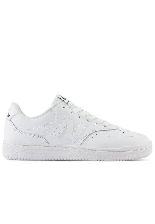 Buty młodzieżowe New Balance GSB80WW - białe. Okazja: na co dzień. Kolor: biały. Materiał: materiał, syntetyk. Szerokość cholewki: normalna. Sport: turystyka piesza
