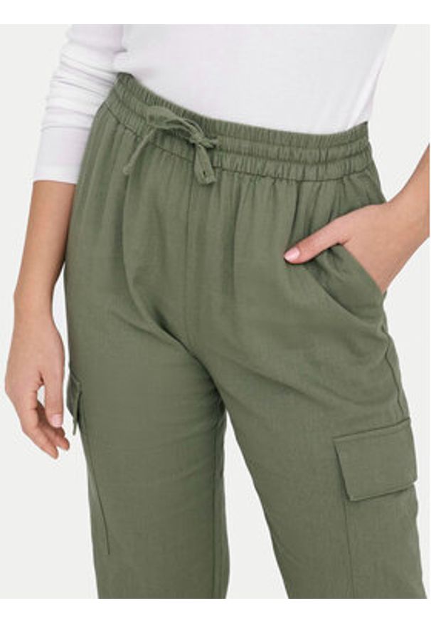 only - ONLY Spodnie dresowe Caro 15310987 Zielony Cargo Fit. Kolor: zielony. Materiał: len