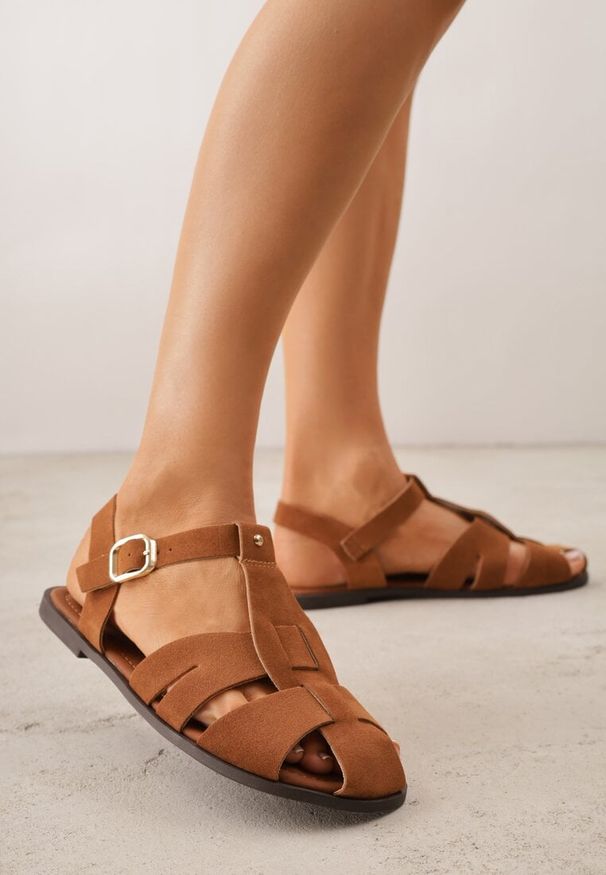 Renee - Jasnobrązowe Sandały Gladiatorki z Imitacji Nubuku Zapinane na Sprzączkę Briannea. Zapięcie: sprzączka. Kolor: brązowy. Materiał: nubuk. Wzór: haft. Sezon: lato. Styl: elegancki