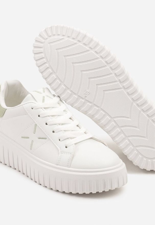 Renee - Biało-Zielone Sneakersy na Platformie z Tłoczeniem i Brokatową Wstawką Nuselin. Okazja: na co dzień. Kolor: biały. Materiał: jeans, skóra. Obcas: na platformie