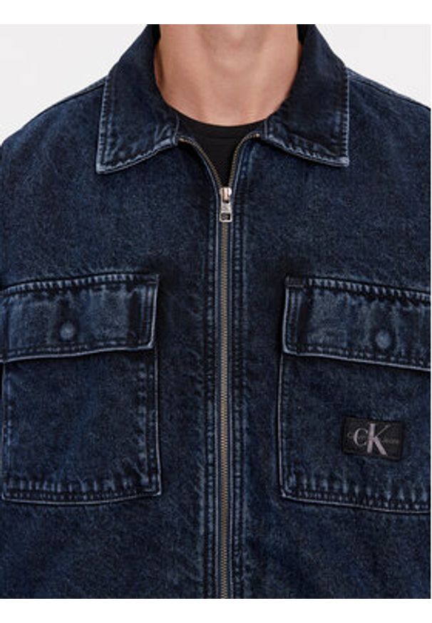 Calvin Klein Jeans Kurtka jeansowa J30J324575 Granatowy Boxy Fit. Kolor: niebieski. Materiał: bawełna