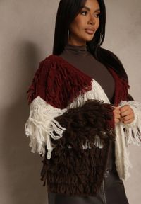 Renee - Bordowy Kardigan Bez Zapięć z Domieszką Wełny Zdobiony Imitacją Piór Lanitia. Okazja: na co dzień. Kolor: czerwony. Materiał: wełna. Wzór: aplikacja. Styl: casual #3