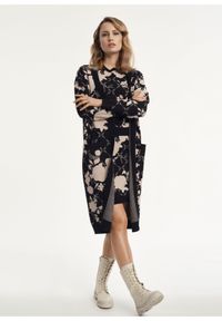 Ochnik - Długi czarny kardigan damski w kwiaty. Kolor: czarny. Materiał: nylon. Długość: długie. Wzór: kwiaty #1