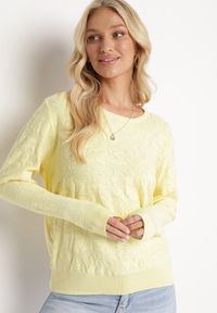 Born2be - Żółty Sweter z Tłoczonym Wzorem w Ornamentalnym Stylu Mariot. Okazja: na co dzień. Kolor: żółty. Styl: casual #2