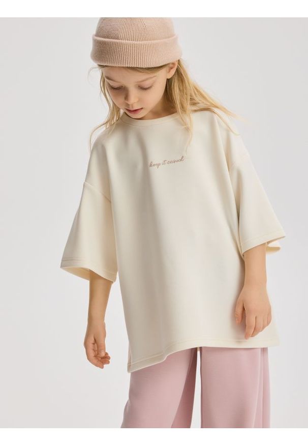 Reserved - T-shirt z modalem - kremowy. Kolor: kremowy. Materiał: dzianina