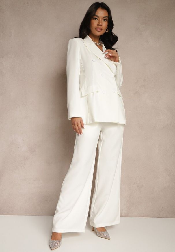 Renee - Biały Garnitur Spodnie i Marynarka z Usztywnionymi Ramionami Sonavienna. Kolor: biały