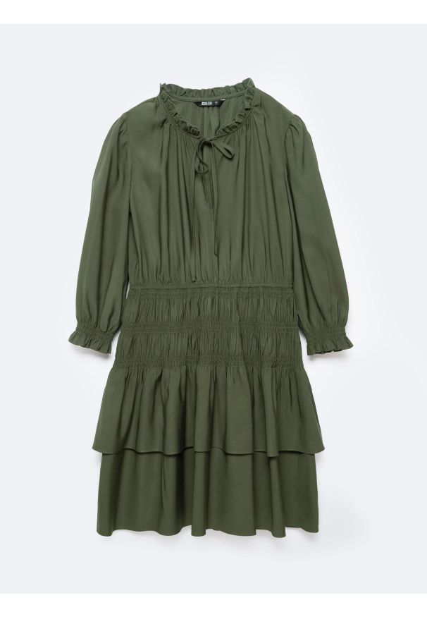 Big-Star - Sukienka damska mini z wiskozy khaki Kakuni 303. Okazja: na spacer. Typ kołnierza: dekolt w serek. Kolor: zielony. Materiał: wiskoza. Sezon: lato. Styl: elegancki. Długość: mini