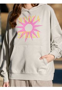 Sinsay - Bluza hoodie z nadrukiem - szary. Kolor: szary. Wzór: nadruk