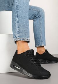 Renee - Czarne Buty Sportowe Sneakersy Ozdobione Przezroczystą Wstawką Zalitea. Okazja: na co dzień. Zapięcie: sznurówki. Kolor: czarny. Materiał: jeans. Wzór: aplikacja