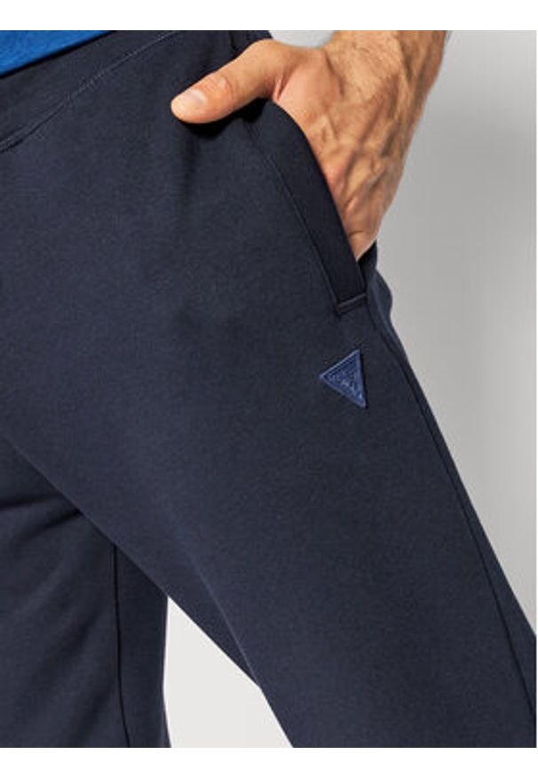 Guess Spodnie dresowe Z2YB22 KAIJ1 Granatowy Regular Fit. Kolor: niebieski. Materiał: bawełna