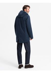 Ombre Clothing - Długa męska kurtka parka z kożuszkiem – granatowa V2 - Rozmiar: M. Typ kołnierza: kaptur. Kolor: niebieski. Materiał: guma, wełna, poliester, materiał, syntetyk. Długość: długie. Wzór: aplikacja. Styl: klasyczny #3
