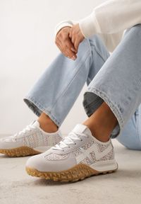 Renee - Szare Sneakersy z Futurystyczną Tłoczoną Podeszwą i Geometrycznym Wzorem Emalorine. Okazja: na spacer. Kolor: szary. Materiał: jeans. Wzór: geometria. Sport: turystyka piesza #1