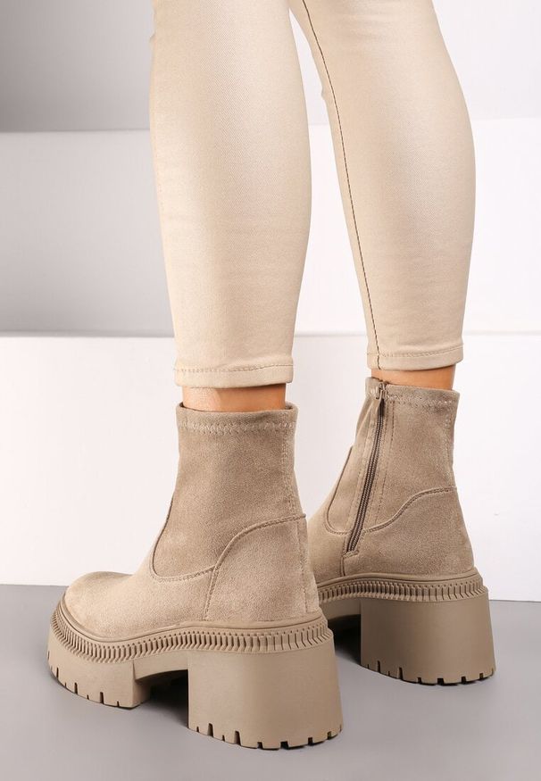 Born2be - Ciemnobeżowe Botki w Stylu Sztybletów z Elastyczną Cholewką Heslania. Okazja: do pracy, na co dzień, na spotkanie biznesowe. Kolor: beżowy. Materiał: jeans. Szerokość cholewki: normalna. Styl: biznesowy, casual