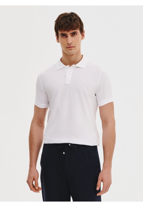 Pako Lorente - PAKO LORENTE - Biały gładki t-shirt polo. Okazja: na co dzień. Typ kołnierza: polo. Kolor: niebieski, biały, czarny. Materiał: bawełna. Wzór: gładki. Styl: casual