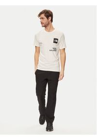 The North Face T-Shirt Foundation Coordinates NF0A882Z Écru Regular Fit. Materiał: syntetyk
