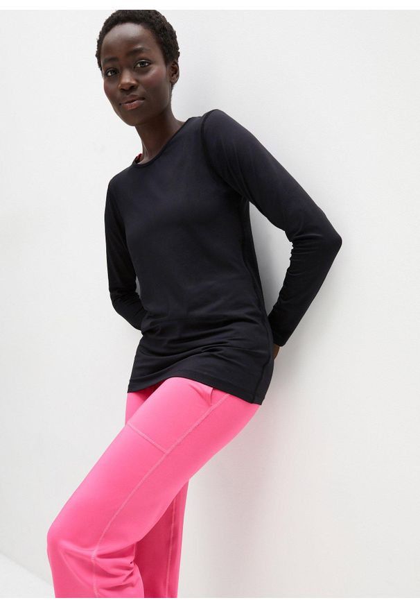 bonprix - Długi shirt sportowy, szybko schnący. Kolor: czarny. Materiał: materiał. Długość: długie. Styl: sportowy