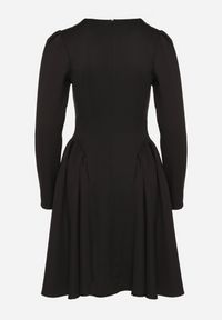 Born2be - Czarna Rozkloszowana Sukienka z Usztywnianymi Miseczkami Tillimara. Kolor: czarny. Typ sukienki: dopasowane #6