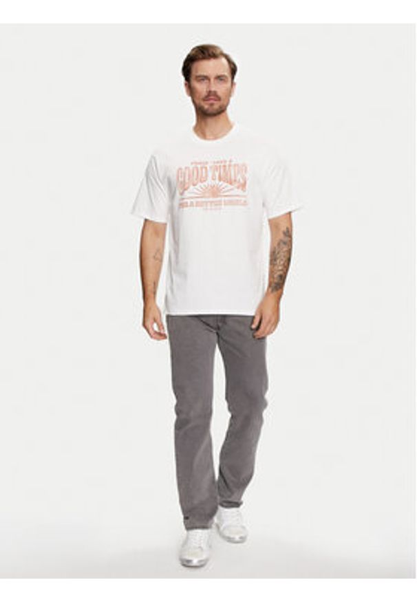 Jack & Jones T-Shirt Jprbluhippy 12255860 Biały Regular Fit. Kolor: biały. Materiał: bawełna