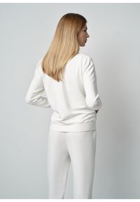 Ochnik - Kremowe dresowe spodnie damskie. Kolor: biały. Materiał: bawełna #4