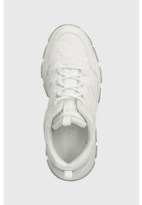 Guess sneakersy BISUN kolor biały FL8BIU FAL12. Nosek buta: okrągły. Zapięcie: sznurówki. Kolor: biały. Obcas: na platformie #4