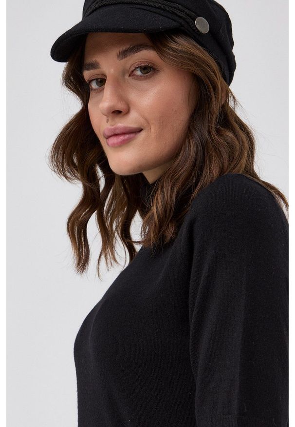 Vero Moda Sweter damski kolor czarny z golfem. Okazja: na co dzień. Typ kołnierza: golf. Kolor: czarny. Materiał: materiał, dzianina, wiskoza. Styl: casual