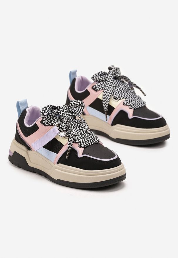 Renee - Czarne Sneakersy na Płaskiej Podeszwie z Grubymi Sznurówkami i Przeszyciami Joliat. Kolor: czarny. Materiał: jeans. Obcas: na płaskiej podeszwie