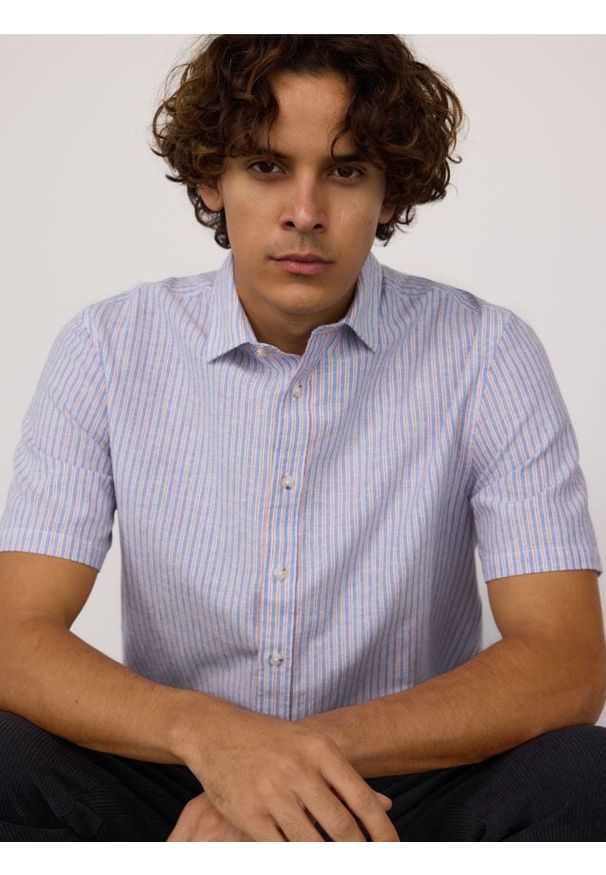 Reserved - Koszula regular z lnem - wielobarwny. Materiał: len