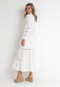Born2be - Biała Sukienka z Paskiem Dorica. Kolor: biały. Długość rękawa: długi rękaw. Wzór: aplikacja, ażurowy. Sezon: lato. Typ sukienki: koszulowe. Styl: boho. Długość: maxi #4