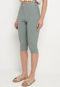 Born2be - Ciemnozielone Spodnie Capri z Bawełną i Wysokim Stanem Galirosa. Okazja: na co dzień, na spacer. Stan: podwyższony. Kolor: zielony. Materiał: bawełna. Styl: elegancki, casual