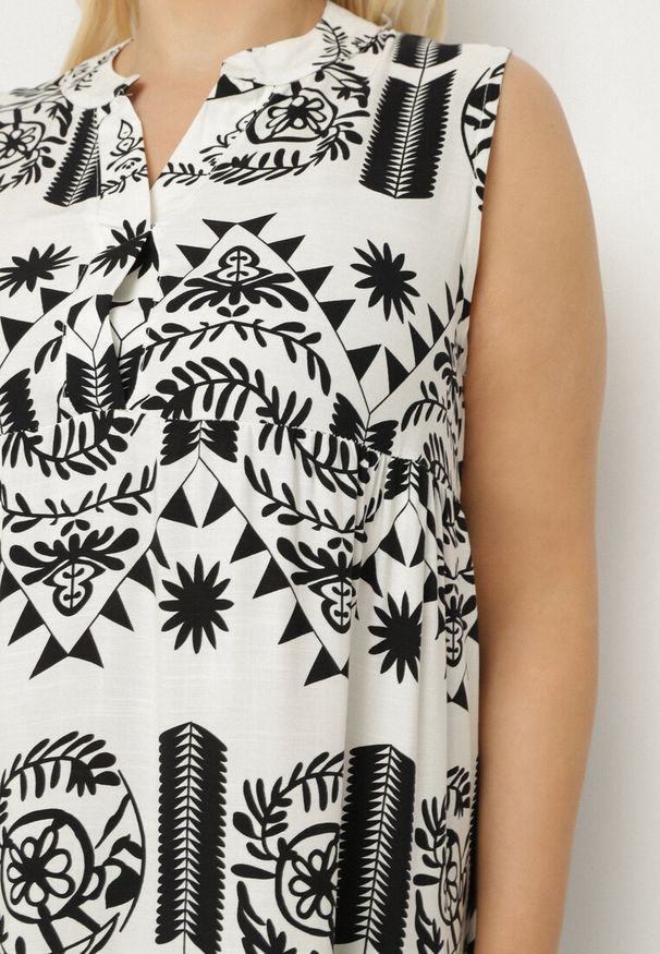 Born2be - Czarno-Kremowa Sukienka o Rozkloszowanym Kroju Bez Rękawów w Etniczny Wzór Revarise. Okazja: na co dzień. Typ kołnierza: dekolt w serek. Kolekcja: plus size. Kolor: czarny. Długość rękawa: bez rękawów. Typ sukienki: dla puszystych. Styl: casual