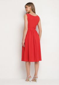 Born2be - Czerwona Klasyczna Rozkloszowana Sukienka Vices Tolissela. Okazja: na co dzień. Kolor: czerwony. Wzór: aplikacja, gładki. Styl: klasyczny #7