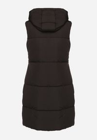 Born2be - Czarna Pikowana Kamizelka z Kapturem Wykończona Napami Prineria. Okazja: na co dzień. Typ kołnierza: kaptur. Kolor: czarny. Materiał: jeans. Styl: casual, elegancki #2