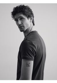 Reserved - T-shirt slim fit - ciemnoszary. Kolor: szary. Materiał: dzianina, bawełna #1