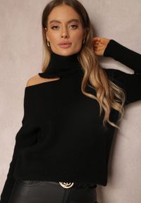 Renee - Czarny Golf z Wycięciem Taeroelle. Typ kołnierza: golf. Kolor: czarny. Długość rękawa: długi rękaw. Długość: długie. Styl: elegancki