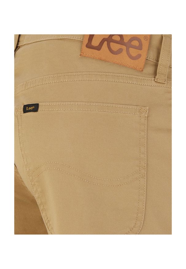Lee - LEE MĘSKIE SPODNIE MATERIAŁOWE DAREN ZIP FLY CLAY 112345389 L707014418. Materiał: materiał