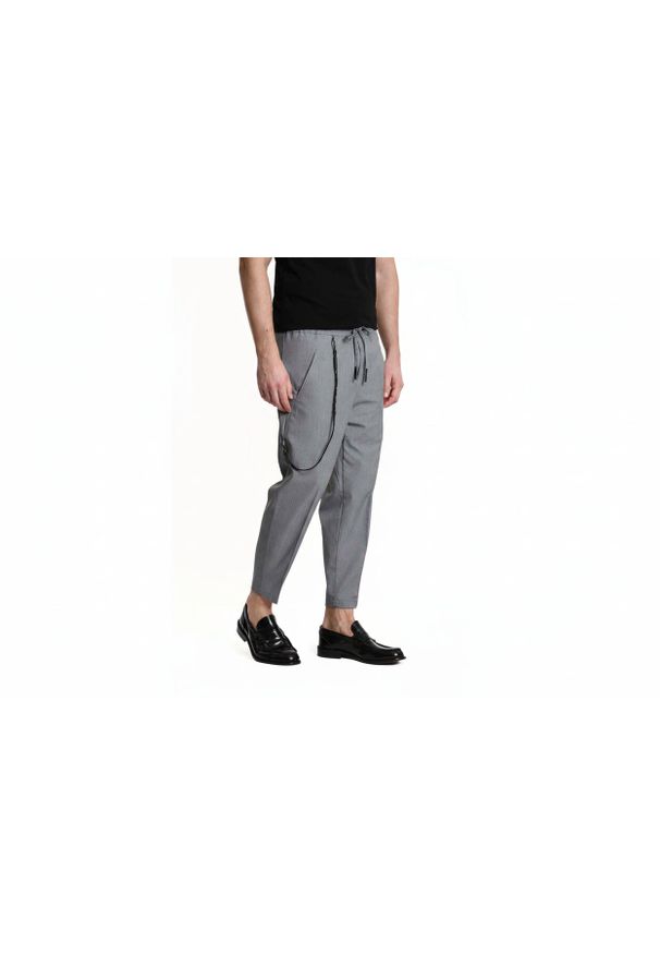 Xagon Man Spodnie | P26032 ZXAG92 | Mężczyzna | Szary. Okazja: na co dzień. Kolor: szary. Materiał: wiskoza, poliester, elastan. Długość: długie. Styl: elegancki, casual, klasyczny, sportowy