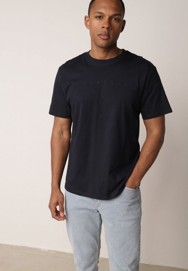 Born2be - Granatowa Koszulka T-shirt z Bawełny Ozdobiona Napisem Palidia. Okazja: na co dzień. Typ kołnierza: kaptur. Kolor: niebieski. Materiał: bawełna. Wzór: napisy, aplikacja. Styl: casual