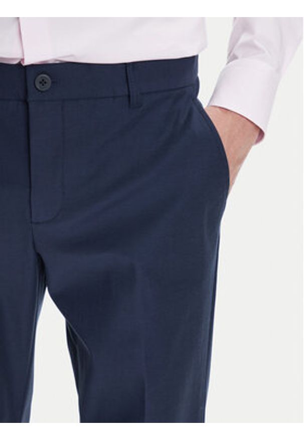 Guess Spodnie materiałowe M4YB01 WG9Z2 Granatowy Slim Fit. Kolor: niebieski. Materiał: syntetyk