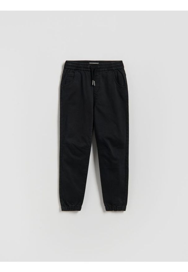 Reserved - Wysokoelastyczne spodnie jogger - czarny. Kolor: czarny. Materiał: bawełna, tkanina