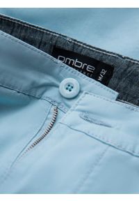 Ombre Clothing - Męskie szorty chinosy z kontrastowym podwinięciem – błękitne V3 W421 - XXL. Okazja: do pracy, na imprezę, na co dzień. Kolor: niebieski. Materiał: bawełna, tkanina, elastan. Długość: krótkie. Wzór: kolorowy. Sezon: lato. Styl: wakacyjny, casual #4