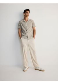 Reserved - Spodnie loose z domieszką lnu - beżowy. Kolor: beżowy. Materiał: len #1
