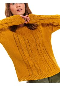 TOP SECRET - Damski ażurowy sweter. Kolor: żółty. Materiał: materiał, jeans, bawełna. Długość rękawa: długi rękaw. Długość: długie. Wzór: ażurowy. Sezon: zima #3