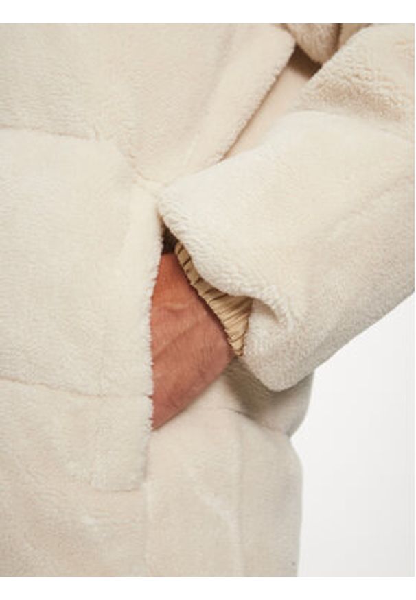 Tommy Jeans Kurtka zimowa DM0DM19638 Beżowy Regular Fit. Kolor: beżowy. Materiał: syntetyk. Sezon: zima