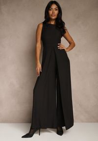 Renee - Czarny Taliowany Kombinezon Ozdobiony Zakładkami Berinola. Okazja: na imprezę. Kolor: czarny. Wzór: aplikacja. Styl: elegancki #1