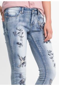 Dżinsy Skinny z haftem bonprix niebieski "bleached". Kolor: niebieski. Wzór: haft #3