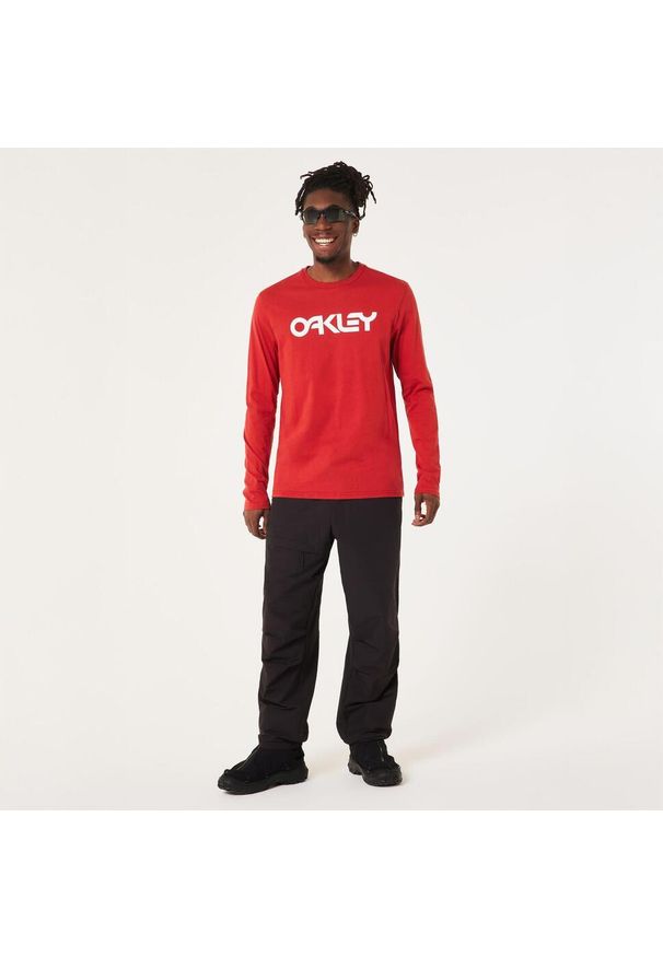 Koszulka z długim rękawem Oakley Mark II 2.0. Kolor: czerwony. Długość rękawa: długi rękaw. Długość: długie
